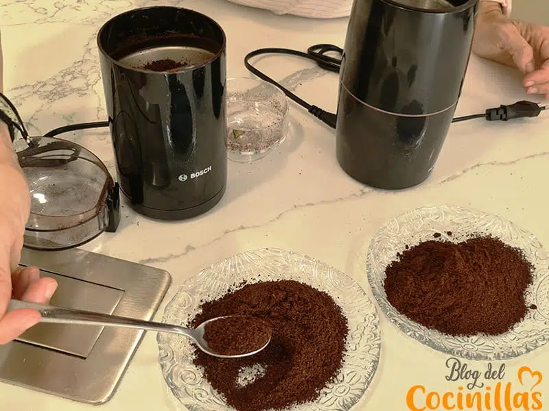 comparando tipos de molienda de molinillos de café