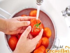lavando tomates