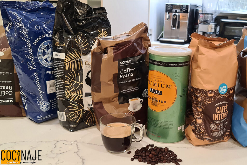 probando diferentes tipos de café en grano